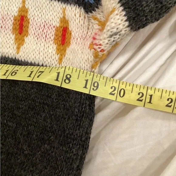 Vintage Pure Wool Patterned Sweater circa 1960s - Picture 5 of 8